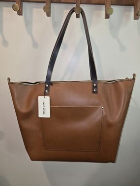 Portland Leather Oversized Classic   Tote In The Color Honey